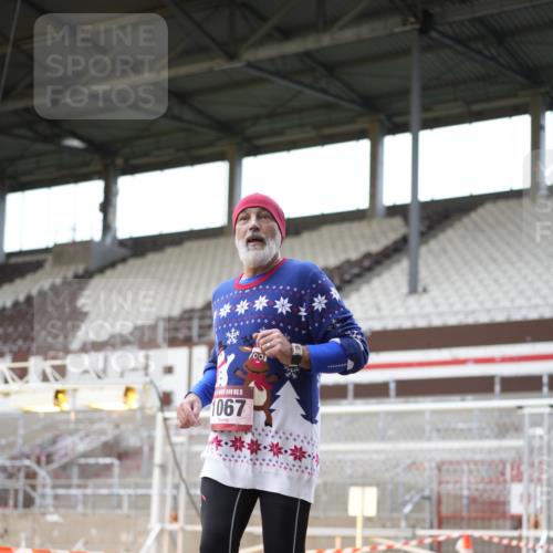 07.12.2025 - St. Pauli X-Mass-Run No. 15 Patografie http://msf.ph/oto/9367779 07.12.2025 11:01:40 Ziel 336, 376, 1045, 1048, 1067, 1637, 1640 meine-sportfotos.de