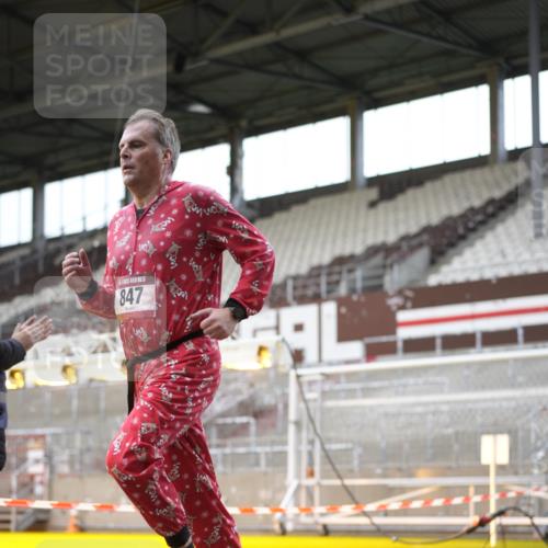 07.12.2025 - St. Pauli X-Mass-Run No. 15 Patografie http://msf.ph/oto/9367796 07.12.2025 11:02:04 Ziel 95, 193, 314, 317, 837, 838, 842, 847, 851, 1143, 1416, 1611, 2329, 2576 meine-sportfotos.de
