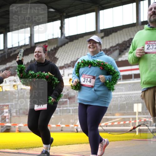 07.12.2025 - St. Pauli X-Mass-Run No. 15 Patografie http://msf.ph/oto/9367802 07.12.2025 11:02:09 Ziel 95, 193, 314, 317, 838, 847, 1143, 1416, 1611, 2329, 2519, 2520 meine-sportfotos.de
