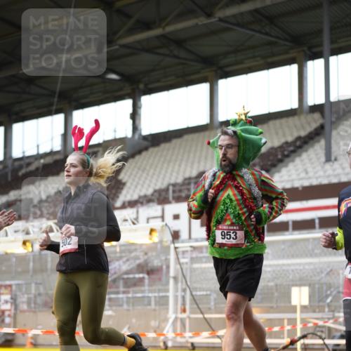 07.12.2025 - St. Pauli X-Mass-Run No. 15 Patografie http://msf.ph/oto/9367837 07.12.2025 11:02:49 Ziel 151, 160, 502, 574, 599, 602, 612, 875, 880, 953, 997, 1063, 1102, 4809 meine-sportfotos.de