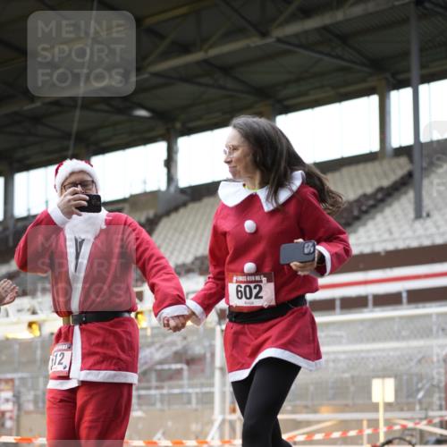 07.12.2025 - St. Pauli X-Mass-Run No. 15 Patografie http://msf.ph/oto/9367844 07.12.2025 11:02:52 Ziel 151, 160, 502, 574, 599, 602, 612, 875, 880, 953, 997, 1102, 4809 meine-sportfotos.de