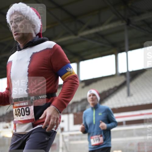 07.12.2025 - St. Pauli X-Mass-Run No. 15 Patografie http://msf.ph/oto/9367846 07.12.2025 11:02:53 Ziel 151, 160, 502, 574, 599, 602, 612, 875, 880, 953, 997, 1102, 1644, 1668, 1670, 4809 meine-sportfotos.de