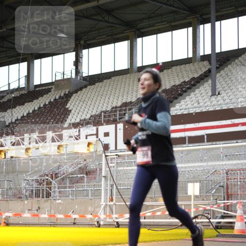 07.12.2025 - St. Pauli X-Mass-Run No. 15 Patografie http://msf.ph/oto/9367858 07.12.2025 11:03:03 Ziel 502, 599, 602, 612, 748, 875, 880, 953, 1102, 1139, 1199, 1385, 1644, 1668, 1670, 4809 meine-sportfotos.de