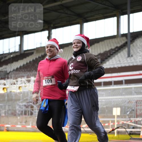 07.12.2025 - St. Pauli X-Mass-Run No. 15 Patografie http://msf.ph/oto/9367879 07.12.2025 11:03:24 Ziel 61, 64, 102, 109, 186, 853, 1850 meine-sportfotos.de