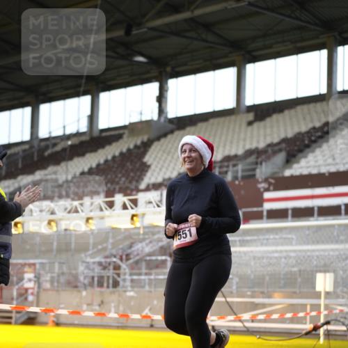 07.12.2025 - St. Pauli X-Mass-Run No. 15 Patografie http://msf.ph/oto/9367882 07.12.2025 11:03:33 Ziel 102, 109, 297, 505, 514, 1551 meine-sportfotos.de