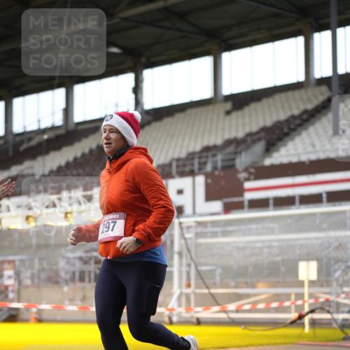 07.12.2025 - St. Pauli X-Mass-Run No. 15 Patografie http://msf.ph/oto/9367888 07.12.2025 11:03:38 Ziel 102, 109, 297, 505, 514, 1551 meine-sportfotos.de