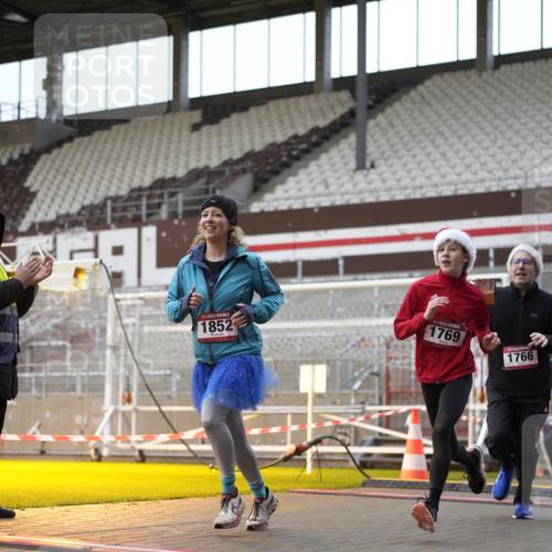 07.12.2025 - St. Pauli X-Mass-Run No. 15 Patografie http://msf.ph/oto/9367916 07.12.2025 11:04:14 Ziel 126, 215, 216, 285, 305, 700, 702, 734, 740, 764, 1200, 1252, 1254, 1401, 1695, 1766, 1769, 1852, 1854, 1856 meine-sportfotos.de