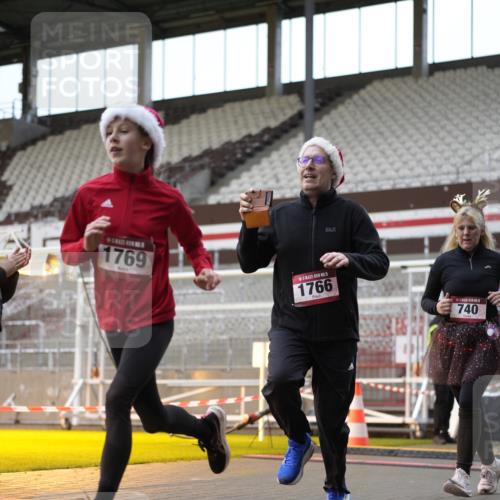 07.12.2025 - St. Pauli X-Mass-Run No. 15 Patografie http://msf.ph/oto/9367918 07.12.2025 11:04:15 Ziel 126, 215, 216, 285, 305, 700, 702, 734, 740, 764, 1200, 1252, 1254, 1401, 1695, 1766, 1769, 1852, 1854, 1856 meine-sportfotos.de