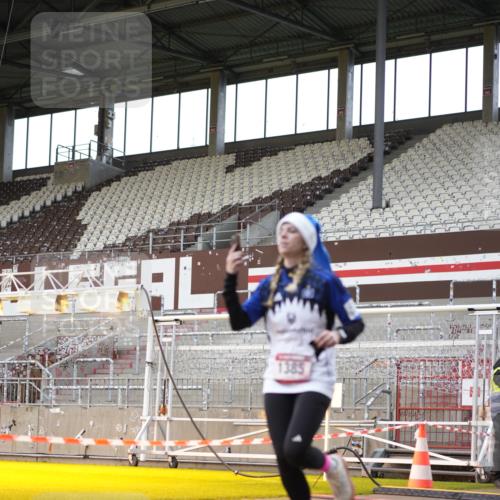 07.12.2025 - St. Pauli X-Mass-Run No. 15 Patografie http://msf.ph/oto/9367938 07.12.2025 11:03:02 Ziel 151, 160, 502, 574, 599, 602, 612, 748, 875, 880, 953, 1102, 1139, 1199, 1385, 1644, 1668, 1670, 4809 meine-sportfotos.de