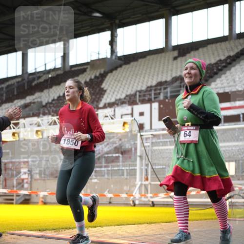 07.12.2025 - St. Pauli X-Mass-Run No. 15 Patografie http://msf.ph/oto/9367951 07.12.2025 11:03:14 Ziel 61, 64, 186, 748, 853, 1139, 1199, 1385, 1850 meine-sportfotos.de