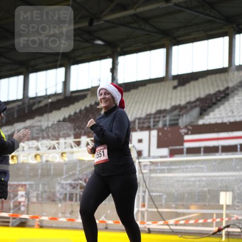 07.12.2025 - St. Pauli X-Mass-Run No. 15 Patografie http://msf.ph/oto/9367966 07.12.2025 11:03:33 Ziel 102, 109, 297, 505, 514, 1551 meine-sportfotos.de