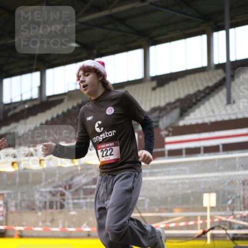 07.12.2025 - St. Pauli X-Mass-Run No. 15 Patografie http://msf.ph/oto/9367978 07.12.2025 11:03:53 Ziel 222, 432, 719, 1853, 1857, 1860 meine-sportfotos.de