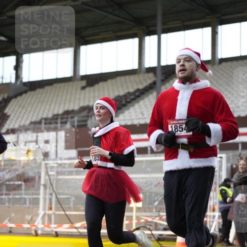 07.12.2025 - St. Pauli X-Mass-Run No. 15 Patografie http://msf.ph/oto/9367984 07.12.2025 11:04:04 Ziel 215, 216, 222, 432, 734, 764, 1200, 1252, 1254, 1401, 1695, 1854, 1856 meine-sportfotos.de