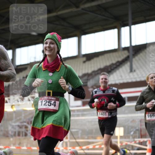 07.12.2025 - St. Pauli X-Mass-Run No. 15 Patografie http://msf.ph/oto/9367991 07.12.2025 11:04:07 Ziel 215, 216, 222, 305, 432, 734, 764, 1200, 1252, 1254, 1401, 1695, 1854, 1856 meine-sportfotos.de