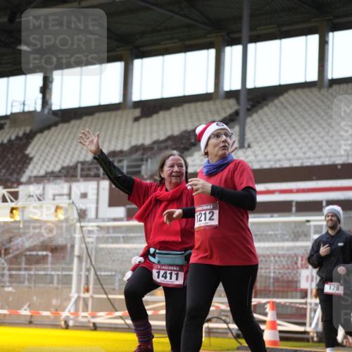 07.12.2025 - St. Pauli X-Mass-Run No. 15 Patografie http://msf.ph/oto/9368034 07.12.2025 11:04:49 Ziel 33, 117, 128, 1212, 1411, 2919, 3719, 4561, 4562, 4563, 4565, 4566, 4567, 4568, 4569, 4570, 4571, 4572, 4573, 4575, 4576, 4577, 4578 meine-sportfotos.de