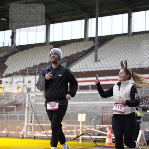 07.12.2025 - St. Pauli X-Mass-Run No. 15 Patografie http://msf.ph/oto/9368035 07.12.2025 11:04:50 Ziel 33, 117, 128, 1212, 1411, 2919, 4561, 4562, 4563, 4565, 4566, 4567, 4568, 4569, 4570, 4571, 4572, 4573, 4575, 4576, 4577, 4578 meine-sportfotos.de
