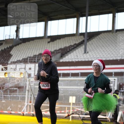 07.12.2025 - St. Pauli X-Mass-Run No. 15 Patografie http://msf.ph/oto/9368046 07.12.2025 11:05:08 Ziel 200, 201, 889, 1152, 1492, 1630 meine-sportfotos.de