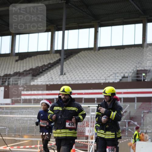 07.12.2025 - St. Pauli X-Mass-Run No. 15 Patografie http://msf.ph/oto/9368050 07.12.2025 11:05:17 Ziel 200, 201, 434, 1311, 1492, 1600, 1630 meine-sportfotos.de