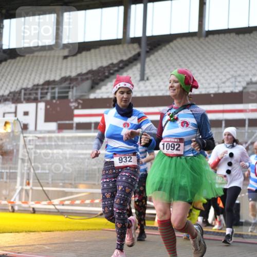 07.12.2025 - St. Pauli X-Mass-Run No. 15 Patografie http://msf.ph/oto/9368067 07.12.2025 11:05:41 Ziel 199, 831, 924, 925, 927, 929, 932, 973, 1046, 1049, 1092, 1196, 1208, 1428, 1432, 1840, 1841, 2006, 2254, 2884, 3272, 3278 meine-sportfotos.de