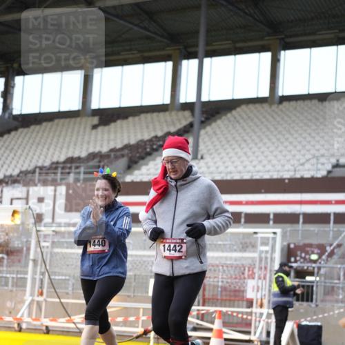 07.12.2025 - St. Pauli X-Mass-Run No. 15 Patografie http://msf.ph/oto/9368114 07.12.2025 11:06:19 Ziel 204, 414, 474, 486, 1403, 1440, 1442 meine-sportfotos.de