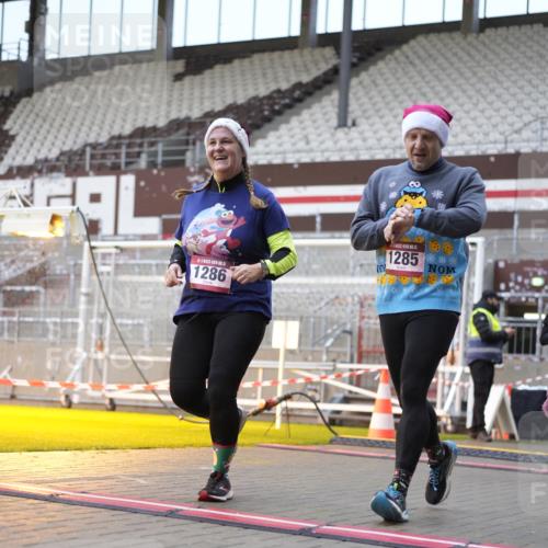 07.12.2025 - St. Pauli X-Mass-Run No. 15 Patografie http://msf.ph/oto/9368120 07.12.2025 11:06:30 Ziel 359, 382, 565, 1285, 1286, 1440, 1442, 1556, 1564 meine-sportfotos.de