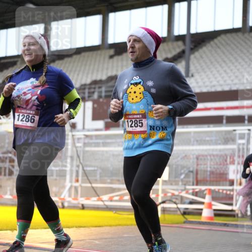 07.12.2025 - St. Pauli X-Mass-Run No. 15 Patografie http://msf.ph/oto/9368121 07.12.2025 11:06:30 Ziel 359, 382, 565, 1285, 1286, 1440, 1442, 1556, 1564 meine-sportfotos.de