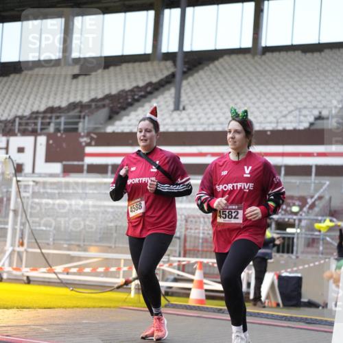 07.12.2025 - St. Pauli X-Mass-Run No. 15 Patografie http://msf.ph/oto/9368129 07.12.2025 11:06:37 Ziel 359, 382, 565, 1285, 1286, 1556, 1564, 1708, 4582, 4588 meine-sportfotos.de