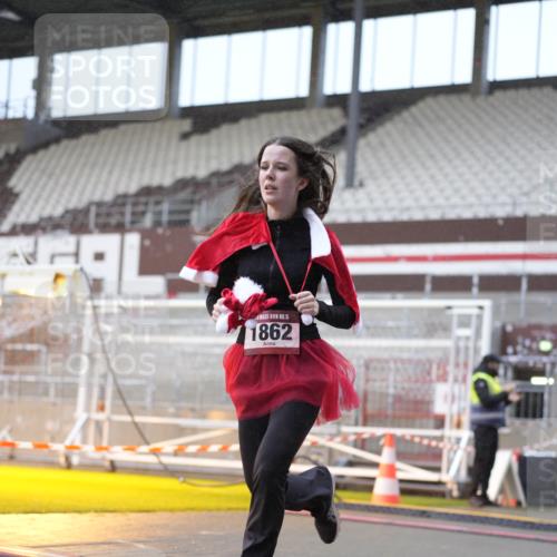 07.12.2025 - St. Pauli X-Mass-Run No. 15 Patografie http://msf.ph/oto/9368146 07.12.2025 11:07:02 Ziel 281, 596, 688, 1634, 1666, 1751, 1861, 1862 meine-sportfotos.de