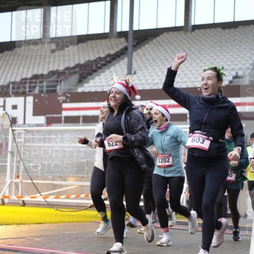 07.12.2025 - St. Pauli X-Mass-Run No. 15 Patografie http://msf.ph/oto/9368162 07.12.2025 11:07:15 Ziel 281, 342, 344, 476, 490, 591, 596, 603, 621, 622, 673, 688, 781, 1202, 1206, 1233, 1585, 1587, 1862, 2403, 5008 meine-sportfotos.de