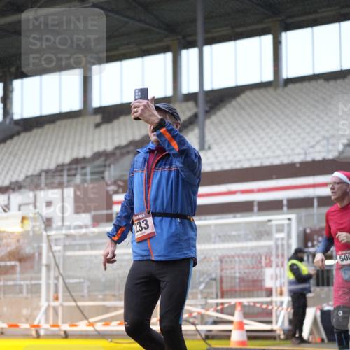 07.12.2025 - St. Pauli X-Mass-Run No. 15 Patografie http://msf.ph/oto/9368170 07.12.2025 11:07:18 Ziel 281, 342, 344, 476, 490, 591, 596, 603, 621, 622, 673, 688, 781, 1202, 1206, 1233, 1585, 1587, 2403, 5008 meine-sportfotos.de