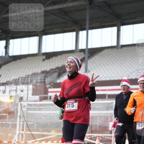 07.12.2025 - St. Pauli X-Mass-Run No. 15 Patografie http://msf.ph/oto/9368174 07.12.2025 11:07:29 Ziel 77, 315, 332, 377, 476, 490, 591, 603, 621, 622, 623, 673, 781, 1202, 1206, 1233, 1235, 1509, 1824, 1866, 1910, 2403, 2693, 5008 meine-sportfotos.de