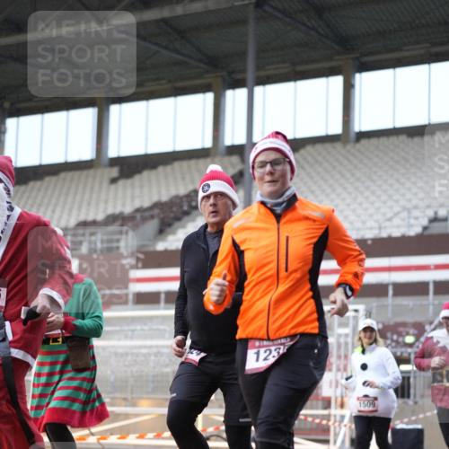 07.12.2025 - St. Pauli X-Mass-Run No. 15 Patografie http://msf.ph/oto/9368176 07.12.2025 11:07:30 Ziel 77, 315, 332, 377, 476, 490, 621, 623, 673, 781, 1202, 1206, 1233, 1235, 1509, 1824, 1866, 1910, 2403, 2693, 5008 meine-sportfotos.de