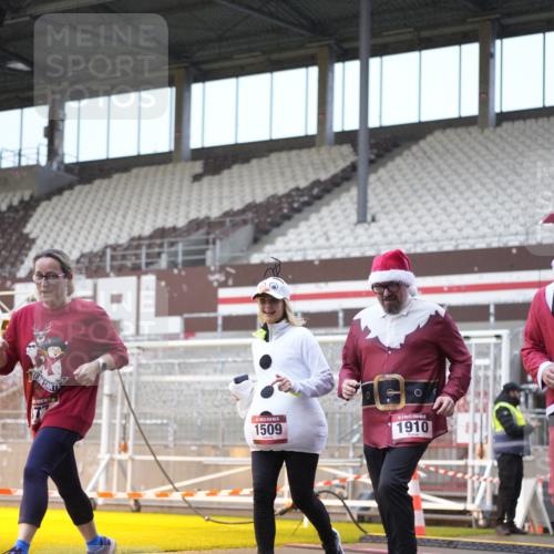 07.12.2025 - St. Pauli X-Mass-Run No. 15 Patografie http://msf.ph/oto/9368179 07.12.2025 11:07:31 Ziel 77, 315, 332, 377, 476, 623, 673, 781, 1233, 1235, 1509, 1824, 1866, 1910, 2693, 5008 meine-sportfotos.de