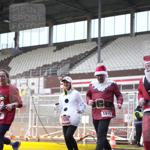 07.12.2025 - St. Pauli X-Mass-Run No. 15 Patografie http://msf.ph/oto/9368180 07.12.2025 11:07:31 Ziel 77, 315, 332, 377, 476, 623, 673, 781, 1233, 1235, 1509, 1824, 1866, 1910, 2693, 5008 meine-sportfotos.de