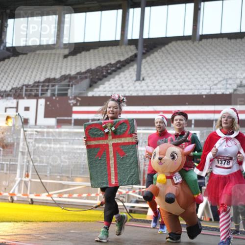 07.12.2025 - St. Pauli X-Mass-Run No. 15 Patografie http://msf.ph/oto/9368193 07.12.2025 11:07:45 Ziel 271, 273, 286, 293, 332, 377, 389, 397, 623, 774, 1107, 1123, 1378, 1381, 1382, 1383, 1439, 1441, 1460, 1509, 1812, 1910, 2693 meine-sportfotos.de