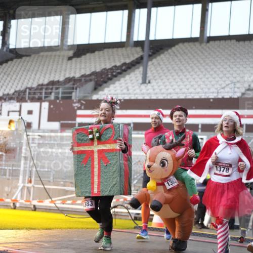 07.12.2025 - St. Pauli X-Mass-Run No. 15 Patografie http://msf.ph/oto/9368194 07.12.2025 11:07:45 Ziel 271, 273, 286, 293, 332, 377, 389, 397, 623, 774, 1107, 1123, 1378, 1381, 1382, 1383, 1439, 1441, 1460, 1509, 1812, 1910, 2693 meine-sportfotos.de