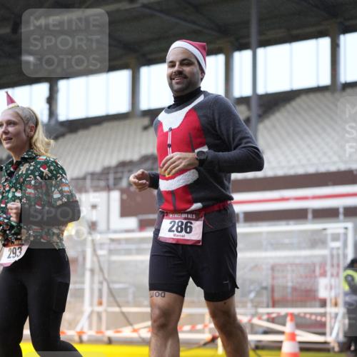 07.12.2025 - St. Pauli X-Mass-Run No. 15 Patografie http://msf.ph/oto/9368200 07.12.2025 11:07:47 Ziel 271, 273, 286, 293, 332, 389, 397, 772, 774, 1107, 1123, 1129, 1378, 1381, 1382, 1383, 1439, 1441, 1460, 1812, 2693 meine-sportfotos.de