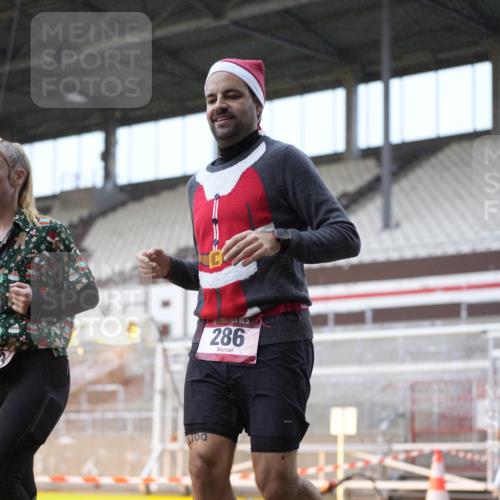 07.12.2025 - St. Pauli X-Mass-Run No. 15 Patografie http://msf.ph/oto/9368201 07.12.2025 11:07:47 Ziel 271, 273, 286, 293, 332, 389, 397, 772, 774, 1107, 1123, 1129, 1378, 1381, 1382, 1383, 1439, 1441, 1460, 1812, 2693 meine-sportfotos.de