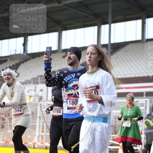 07.12.2025 - St. Pauli X-Mass-Run No. 15 Patografie http://msf.ph/oto/9368223 07.12.2025 11:07:58 Ziel 286, 293, 629, 635, 653, 772, 774, 1107, 1123, 1129, 1226, 1230, 1249, 1342, 1355, 1378, 1381, 1382, 1383, 1460, 1520, 1525, 1596, 1809, 1810, 4798, 4815 meine-sportfotos.de