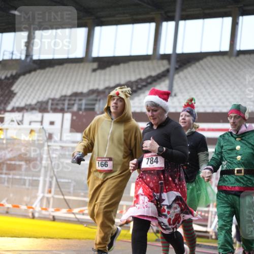 07.12.2025 - St. Pauli X-Mass-Run No. 15 Patografie http://msf.ph/oto/9368244 07.12.2025 11:08:21 Ziel 100, 152, 155, 166, 396, 446, 758, 784, 1078, 1170, 1184, 1424, 1491, 1559, 1560, 1625, 1706, 2259, 4584, 4819, 4830 meine-sportfotos.de