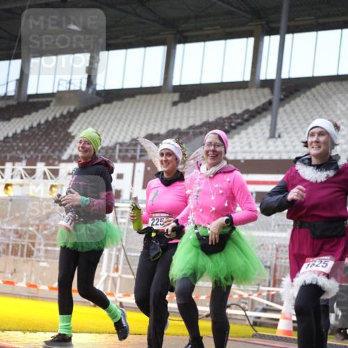07.12.2025 - St. Pauli X-Mass-Run No. 15 Patografie http://msf.ph/oto/9368254 07.12.2025 11:08:25 Ziel 152, 155, 166, 396, 446, 758, 784, 1078, 1170, 1184, 1424, 1491, 1625, 1706, 2259, 2893, 4584, 4819, 4830 meine-sportfotos.de