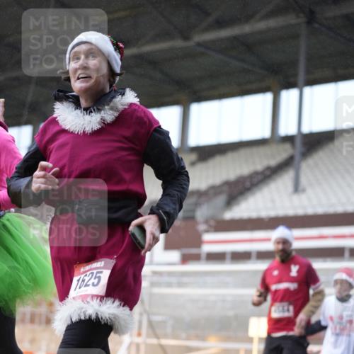 07.12.2025 - St. Pauli X-Mass-Run No. 15 Patografie http://msf.ph/oto/9368256 07.12.2025 11:08:25 Ziel 152, 155, 166, 396, 446, 758, 784, 1078, 1170, 1184, 1424, 1491, 1625, 1706, 2259, 2893, 4584, 4819, 4830 meine-sportfotos.de