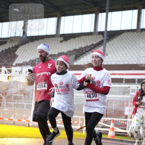 07.12.2025 - St. Pauli X-Mass-Run No. 15 Patografie http://msf.ph/oto/9368257 07.12.2025 11:08:26 Ziel 152, 155, 166, 396, 446, 758, 784, 1078, 1170, 1184, 1424, 1491, 1625, 1706, 2259, 2893, 4584, 4819, 4830 meine-sportfotos.de