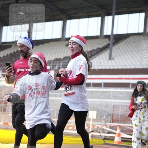 07.12.2025 - St. Pauli X-Mass-Run No. 15 Patografie http://msf.ph/oto/9368259 07.12.2025 11:08:26 Ziel 152, 155, 166, 396, 446, 758, 784, 1078, 1170, 1184, 1424, 1491, 1625, 1706, 2259, 2893, 4584, 4819, 4830 meine-sportfotos.de