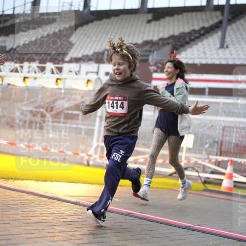 07.12.2025 - St. Pauli X-Mass-Run No. 15 Patografie http://msf.ph/oto/9368262 07.12.2025 11:08:35 Ziel 152, 155, 166, 784, 1184, 1412, xxxx, 1424, 1464, 1491, 1625, 2259, 2893, 4471, 4584, 4819, 4830 meine-sportfotos.de