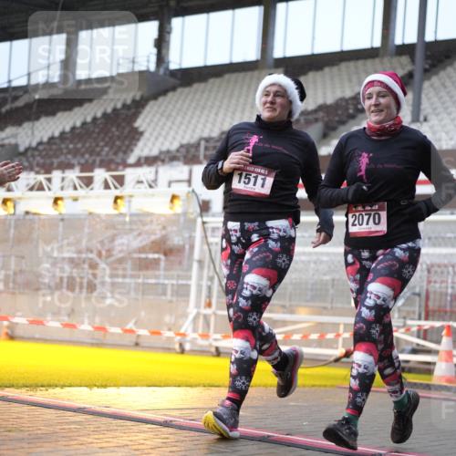 07.12.2025 - St. Pauli X-Mass-Run No. 15 Patografie http://msf.ph/oto/9368272 07.12.2025 11:08:49 Ziel 335, 338, 341, 619, 1205, 1211, 1412, xxxx, 1464, 1502, 1511, 2070, 2879, 2898, 4471 meine-sportfotos.de