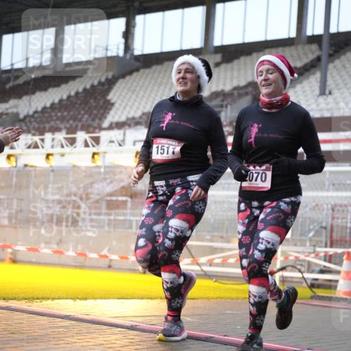 07.12.2025 - St. Pauli X-Mass-Run No. 15 Patografie http://msf.ph/oto/9368273 07.12.2025 11:08:49 Ziel 335, 338, 341, 619, 1205, 1211, 1412, xxxx, 1464, 1502, 1511, 2070, 2879, 2898, 4471 meine-sportfotos.de