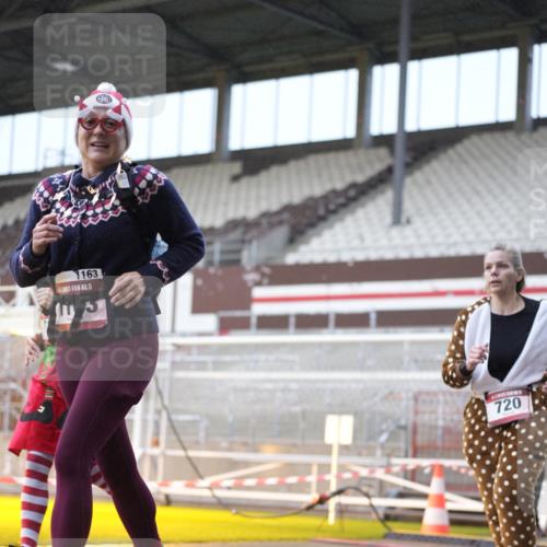 07.12.2025 - St. Pauli X-Mass-Run No. 15 Patografie http://msf.ph/oto/9368324 07.12.2025 11:09:46 Ziel 696, 720, 737, 755, 814, 863, 1157, 1163, 1579, 1582 meine-sportfotos.de