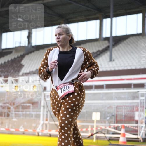 07.12.2025 - St. Pauli X-Mass-Run No. 15 Patografie http://msf.ph/oto/9368325 07.12.2025 11:09:47 Ziel 696, 720, 737, 755, 814, 863, 1157, 1163 meine-sportfotos.de