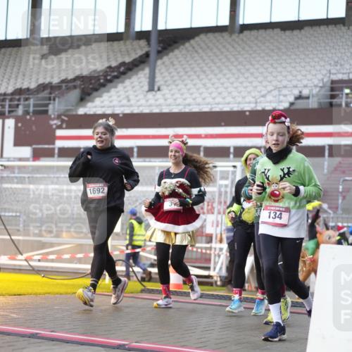 07.12.2025 - St. Pauli X-Mass-Run No. 15 Patografie http://msf.ph/oto/9368353 07.12.2025 11:10:26 Ziel 29, 30, 31, 42, 49, 53, 122, 134, 745, 980, 1064, 1066, 1298, 1299, 1398, 1692, 1694, 1697, 1739, 1740, 2371, 3124, 3136 meine-sportfotos.de
